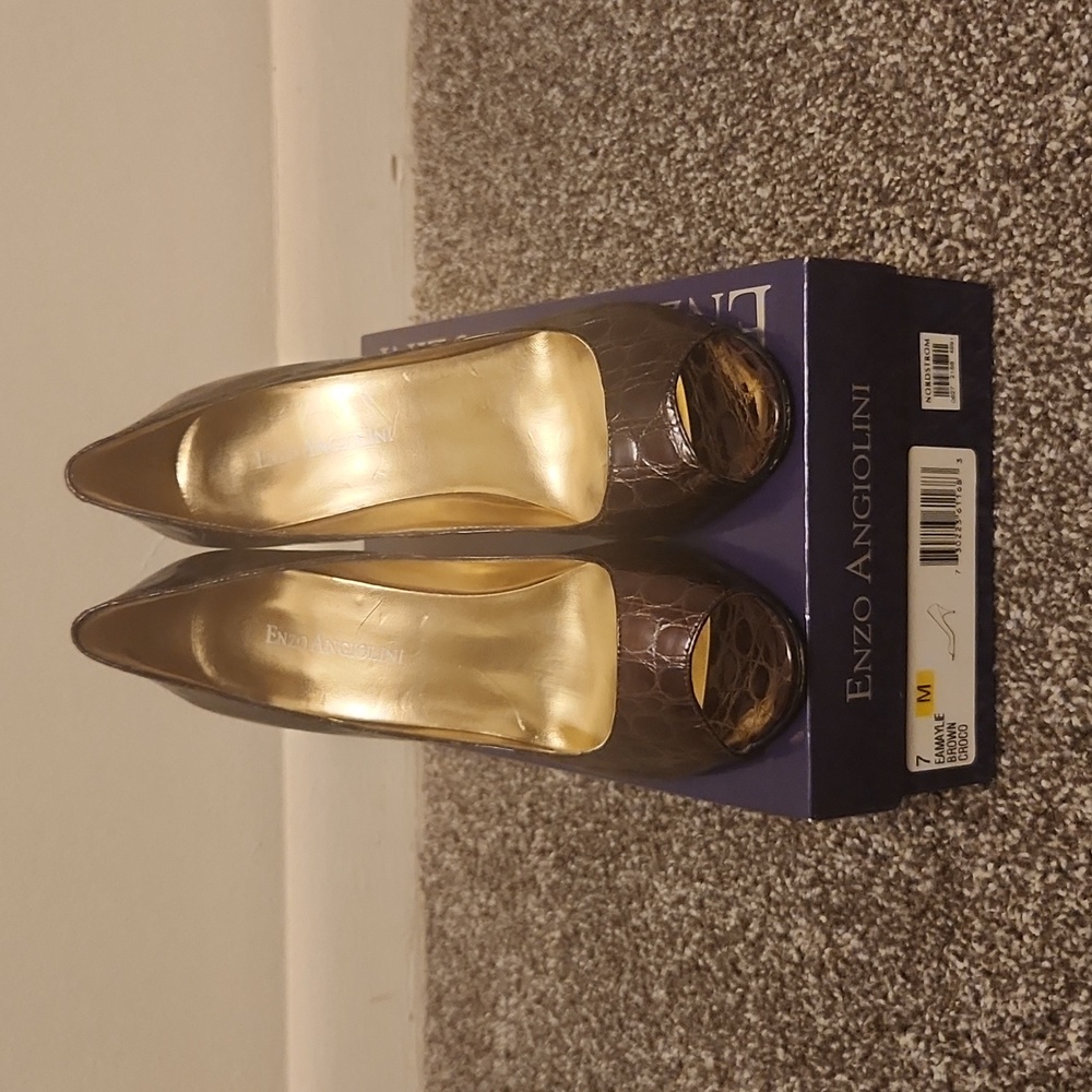 Pre loved Enzo Angiolini Brown Croc Pattern Heels Size 7
